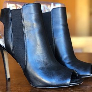 Vince Camino peep toe shooties!